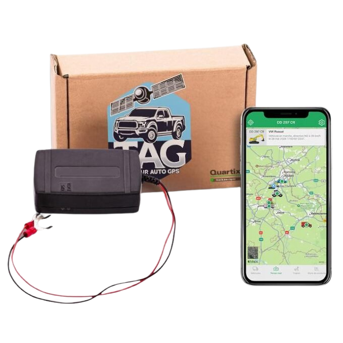 Pack balise autonome Traceur Flotte livré : boîtier GPS noir avec faisceau de raccordement et colliers de fixation, à côté d'un smartphone affichant l'application mobile de suivi de flotte en temps réel sur une carte.
